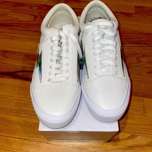 Brand new. Never worn. Didn’t fit me.